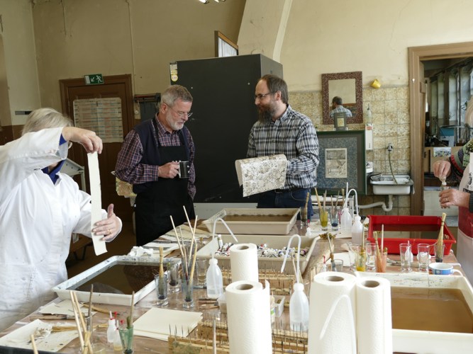 Marmorierkurs in der Druckerei Möbius in Artern